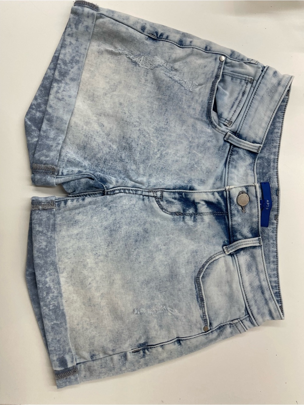 Apt. 9 Light Wash Denim Jean Shorts